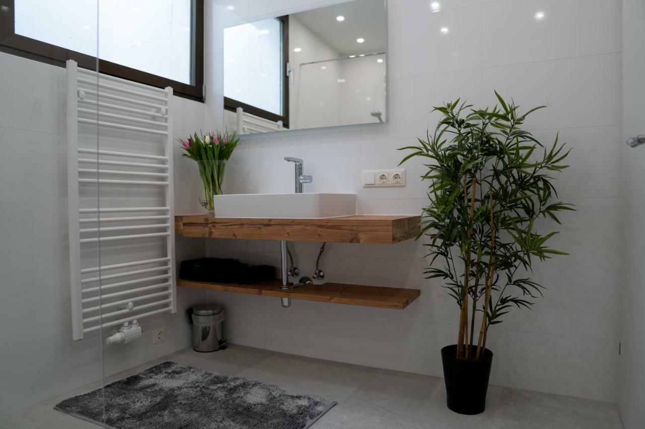 Traditionell-Modernes Haus In Hoetting インスブルック エクステリア 写真